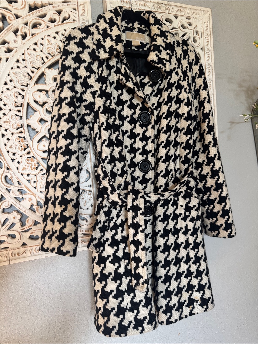 Michael Kors Black and White Houndstooth Trench Coat - Picture 5 of 10